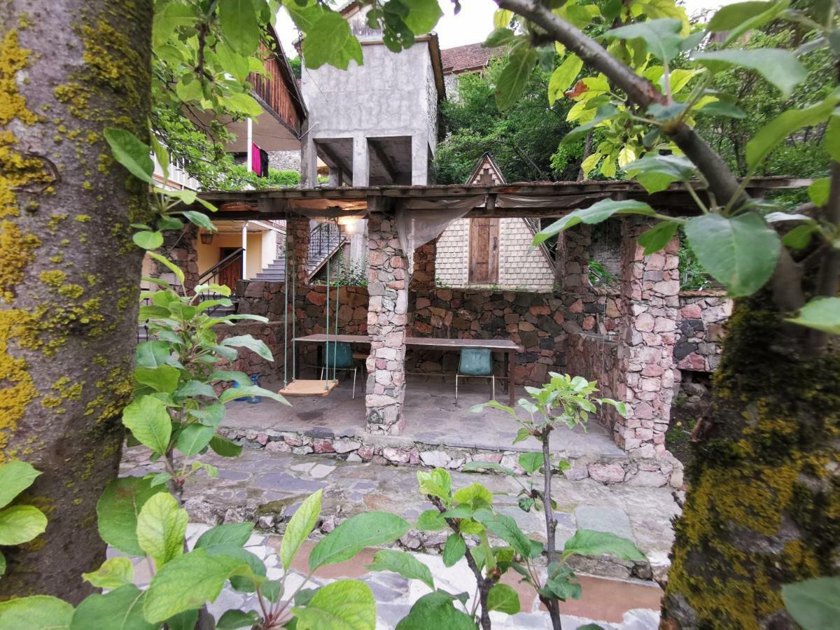 Hotel Old Dili Dilijan Exterior foto